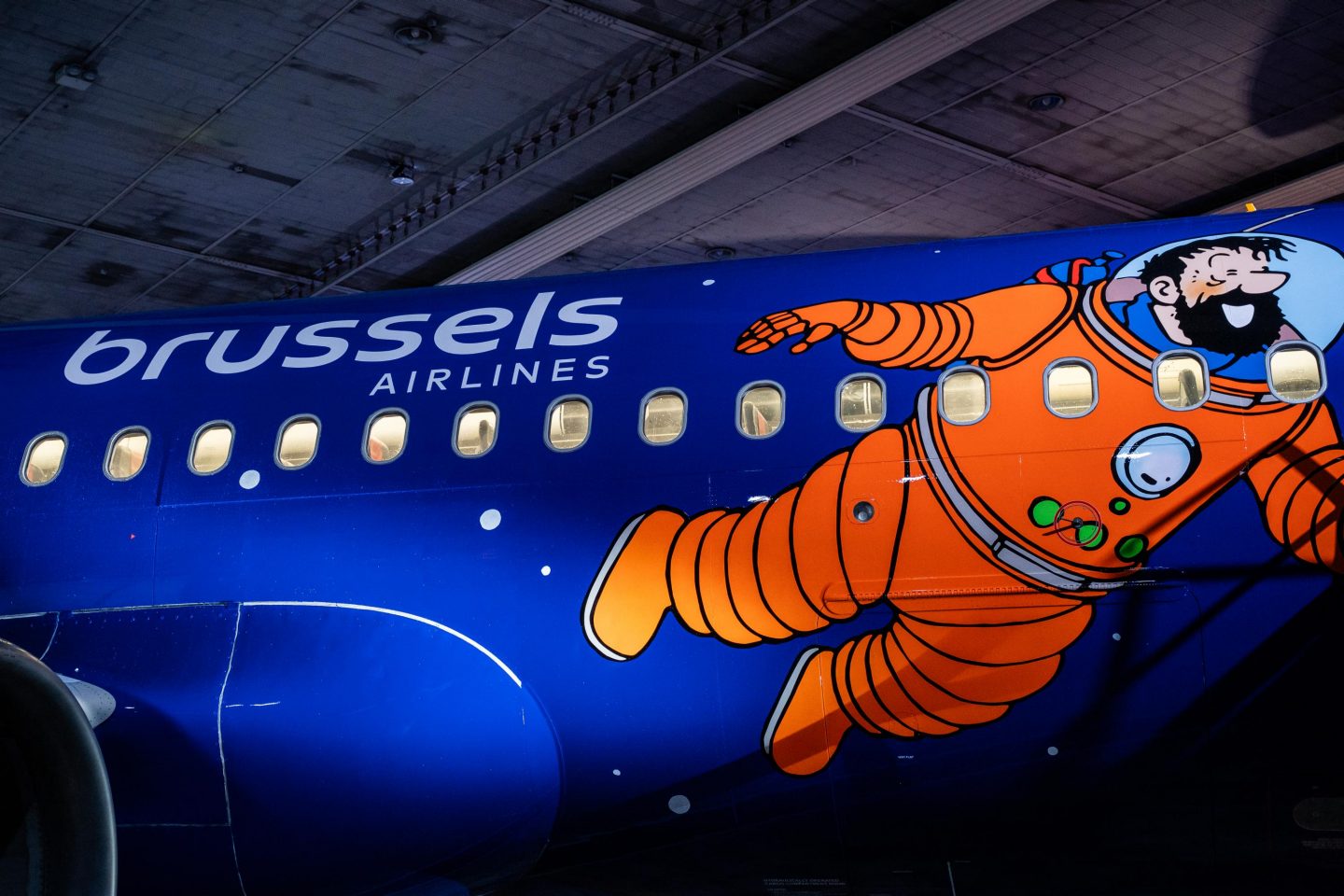 Airplane fuselage painted with Captain Haddock in an orange spacesuit